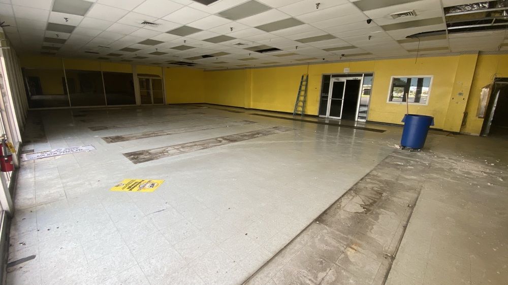 Retail - Flex at Florida Business Center : 1480 S Babcock St, Melbourne, FL 32901